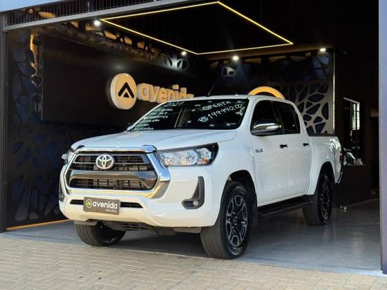 TOYOTA HILUX 2.8 D-4D TURBO DIESEL CD SRV 4X4 AUTOMÁTICO